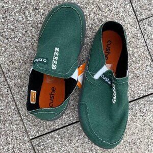 Cushe Green Hunter Youth Organic Shoes NWT's Size 3